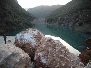 Depremde Dağ Dağa Kavuştu, Doğal Göl Oluştu