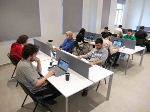 Konya Büyükşehir’den Depremzede Üniversite Öğrencilerine Etüd Salonu Desteği