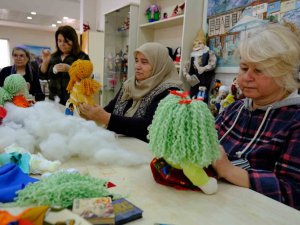 Sivrihisarlı Kadınlar Depremzede Çocuklar İçin Alın Teri Döküyorlar