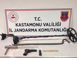 İ̇zinsiz Kazı Yapan İki Kişi, Jandarma Ekiplerince Suçüstü Yakalandı