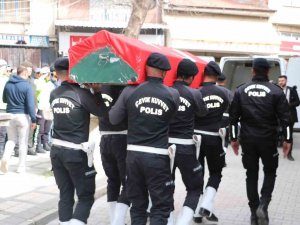Kalp Kirizinden Vefat Eden Polis Memuru Gözyaşları Arasında Toprağa Verildi
