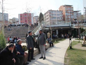 Güzel Havayı Gören Bilecikliler Parklara Akın Etti
