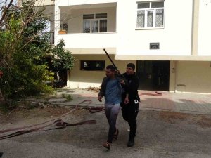 Evi Ateşe Verip, Müdahale İçin Gelen Ekiplere Ecel Teri Döktüren Şahıs Tutuklandı