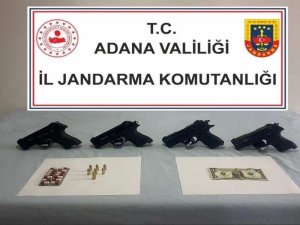Durdurulan Araçta Ruhsatsız Tabancalar Ve F Serisi Dolar Çıktı