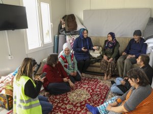 Van Ekibi Malatya’da Yaraları Sarmaya Devam Ediyor