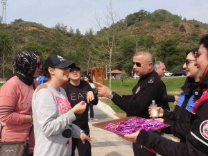 Marmaris Polisi Depremzede Çocuklara Moral Oldu