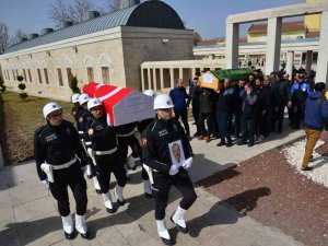 Depremde Hayatını Kaybeden Polis Memuru Ve Ailesi Son Yolcuğuna Uğurlandı
