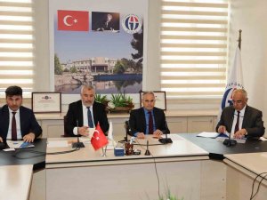 7 Aralık Üniversitesi Rektörü Karacoşkun, En Yakın Sınav Nisan Ayı Başında