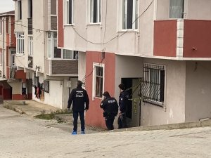 Evinde Silahla Başından Vurulmuş Halde Bulundu