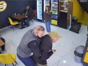 Heimlich Manevrası İle Yaşlı Adamın Hayatını Kurtardı