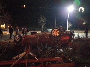İ̇psala’da İki Otomobil Kafa Kafaya Çarpıştı: 1’i Ağır 3 Yaralı