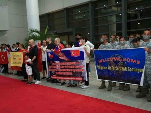 Türkiye’deki Filipinli Arama-kurtarma Ekibi Ülkesine Döndü