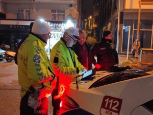 Dur İhtarına Uymayan Ehliyetsiz Sürücü Yakalandı