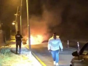 Büyükçekmece’de Alev Topuna Dönen Otomobil Kamerada