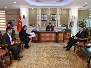 Karabük İ̇dman Yurdu Yardım Maçından Toplanan Gelirin Dekontunu Vali Gürel’e Teslim Etti