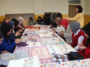 Kütahya’da İğne Oyası Kursu İlgi Görüyor