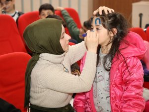 Erciş Belediyesinden Depremzede Öğrencilere Sinema Etkinliği