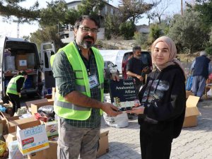 İ̇zmir Depreminde Oğlunu Kaybeden Baba Tıp Öğrencisinin Kitap Talebini Yerine Getirdi