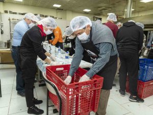 Sanatçılar Da Depremzede Çalışmalarına Gönüllü Oldu