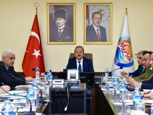 Vali Pehlivan, Depremzedelere Yönelik Koordinasyon Toplantısı Yaptı