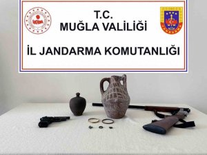 Tarihi Eserleri Satamadan Yakalandılar