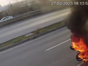 Plakasını Söktüğü Motosikletini Yakıp Gitti