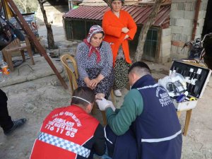 Sağlık Hizmetleri Depremzedelerin Ayağına Gidiyor