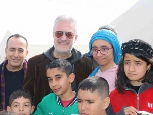 Ünlülerden Depremzedelere Moral