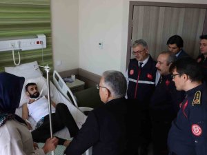 Hem Enkaz Altında Hem De Hastanede Yalnız Bırakmadılar