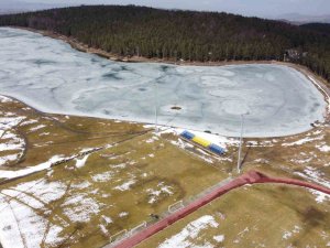 Bin 300 Rakımlı Topuk Yaylası’nda Gölet Dondu