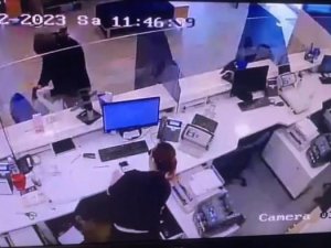 Çekmeköy’de Oyuncak Tabanca İle Banka Soygunu Kamerada