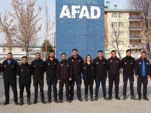 Afad Personeli: "Enkazdaki Bazı Yaralılar Zarar Görmesin Diye Arkeologlar Gibi Kazdık"
