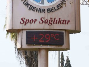 Adana’da Son 94 Yılın En Sıcak Mart Ayı, Termometreler 29 Dereceyi Gösterdi