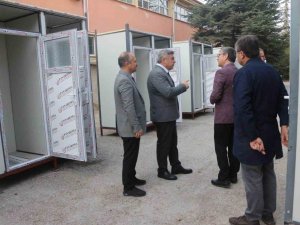 Öğrenciler Deprem Bölgesi İçin Seyyar Duş Ve Tuvalet Yaptı