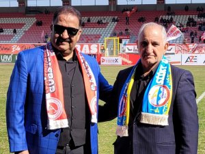 Depremzedeler Yararına Düzenlenen Maçta 314 Bin 400 Tl Para Toplandı