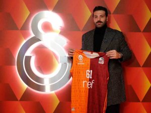 Göksenin Köksal, Depremzedeler İçin Formasını Bağışladı