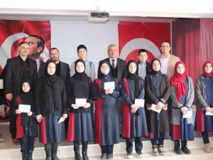 Dereceye Giren Öğrenciler Ödüllendirdi