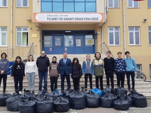Lise Öğrencileri 360 Kilo Mavi Kapak Topladı