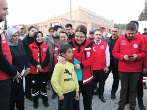 Bakan Yanık, Konteynır Kentte İncelemelerde Bulundu
