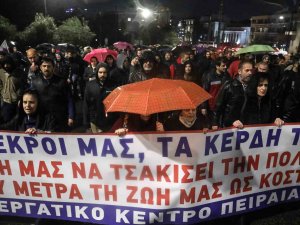 Atina’da Tren Kazası Protestosu