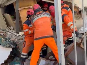 Elini Tutup ‘Abi Beni Bırakma’ Dedi, 20 Saatte Kurtardılar