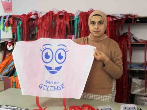 Afetzede Çocuklara Göndermek İçin Uçurtma Üretiyorlar
