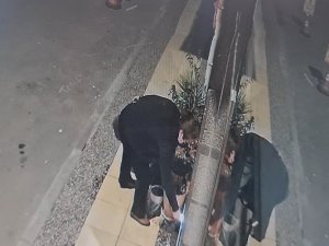 İ̇ş Yerini Kundaklamak İsterken Kendini Yaktı