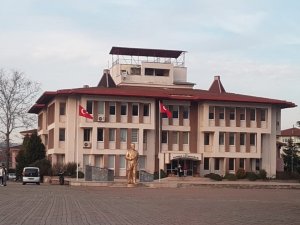 Kaymakamlıkta Odasında Ölü Bulundu
