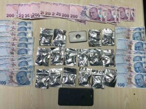 İ̇stanbul’da Akıl Almaz Uyuşturucu Zulası: Koltuğun Gizli Bölmesinden Uyuşturucu Fışkırdı