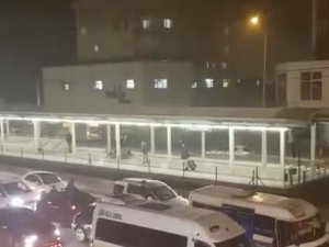 Asker Konvoyu Yapan Gençler Trafiği Durma Noktasına Getirdi