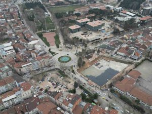 İ̇negöl’de Merkez Park Şekilleniyor