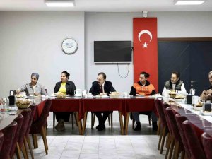Vali Kızılkaya, Depremzede Ailelerle Kahvaltı Yaptı