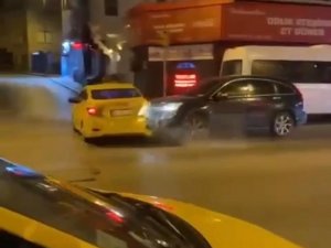Üsküdar’da Çarptığı Taksinin Kadın Yolcusunu Zorla Aracına Bindirmeye Çalıştı