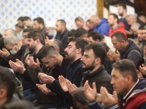 Diyanet İ̇şleri Başkanı Erbaş, Hacı Bayram Camii’nde Depremzedelerle Bir Araya Geldi